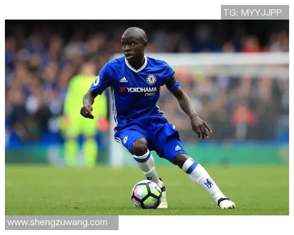 长发飘逸的中场指挥官与现代足球后腰核心作用解析